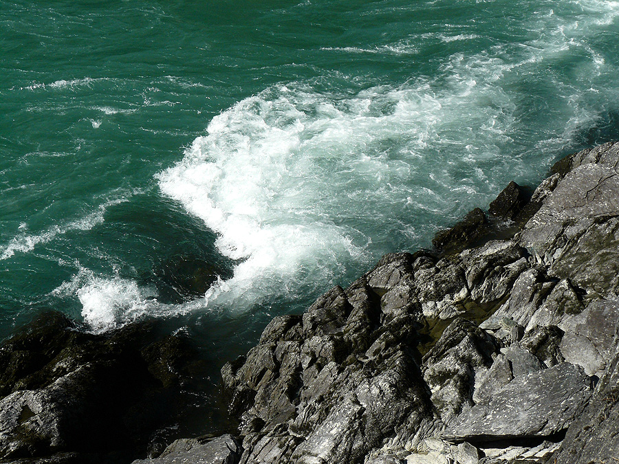 Горный Алтай. Река Катунь. Фотография Цуриков Илья & Ket Gun. Арт Директор Ганова Людмила.